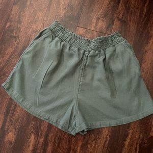 Universal thread shorts linen
